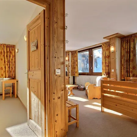 Apartment Grand Pour 6 Au Pied Des Pistes, Lumineux Avec Balcon - Fr-1-455-165 *